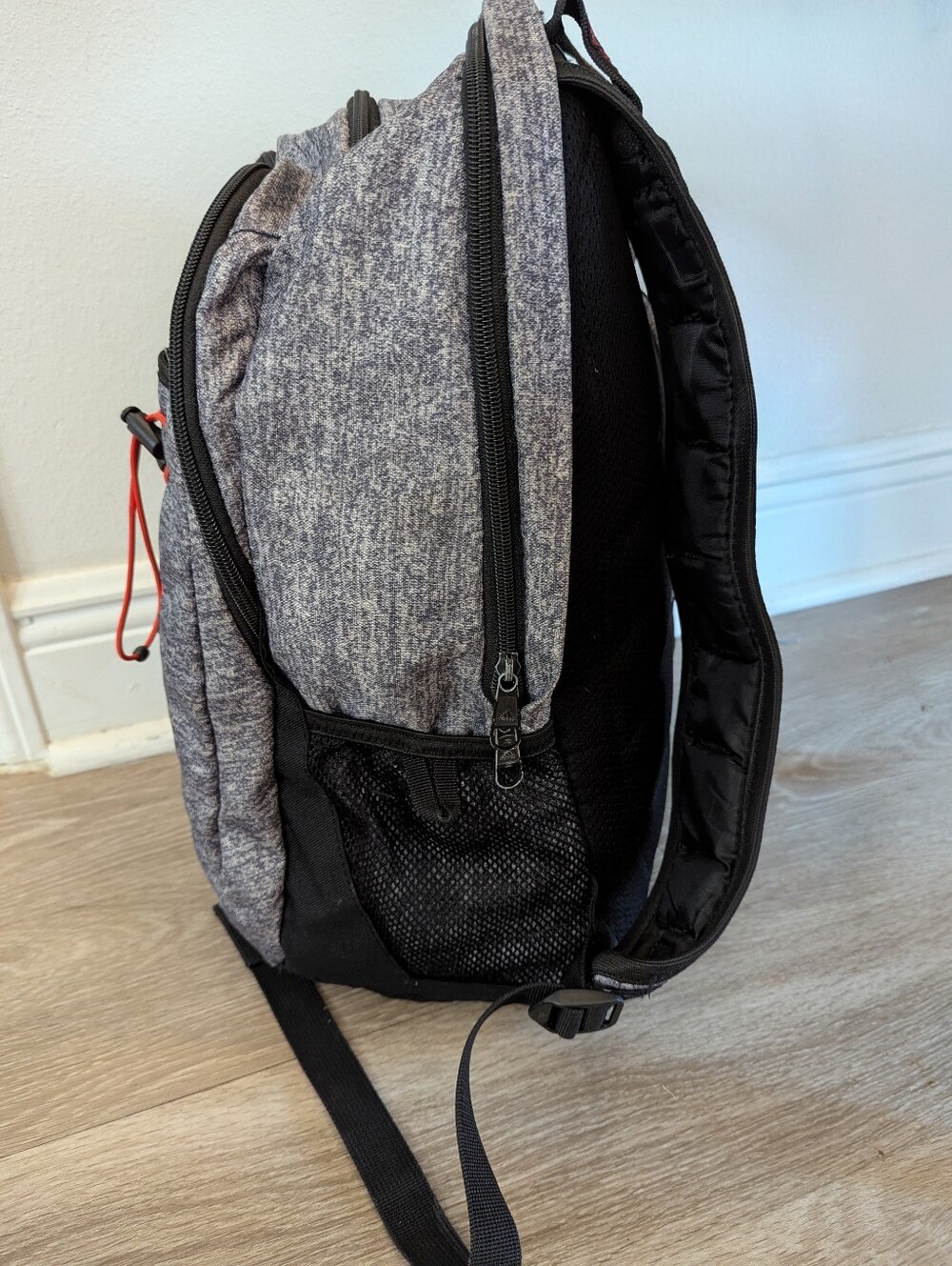 Adidas Gray Heather & Red Bungee Backpack Bookbag School Gym Travel - Picture 3 of 11